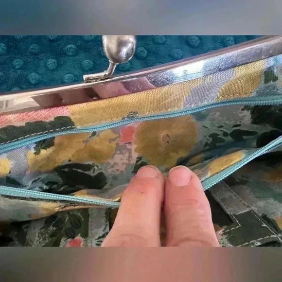 Hobo Off-White Clutch Purse with Floral Interior 12” 2010 Date formal classic - Picture 5 of 12